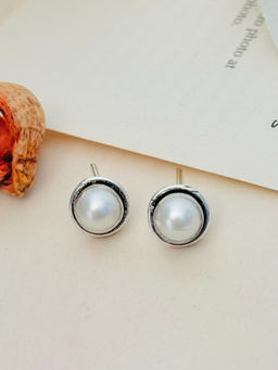 Abdesigns - Silver Plated Off White Pearl Studs