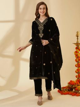 FASHOR - Black Embroidered V-Neck Regular Kurta Pant With Dupatta