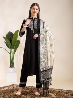 FASHOR - Black Embroidered Mandarin Neck Regular Kurta Pant With Dupatta