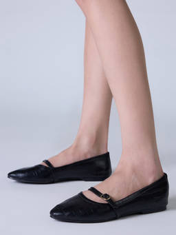 Twenty Dresses by Nykaa Fashion - Women Black Croc Textured Buckle Detail Ballerina Flats