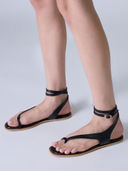 Black color option, Sold out, Currently selected