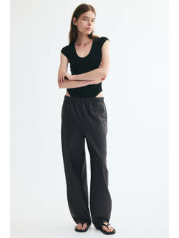 H&M - Women Black Ponte di Roma barrel trousers