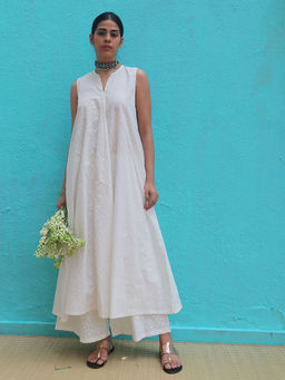 Chidiyaa - Safed Pakeezah Cotton Kurta With Palazzo (Set of 2)