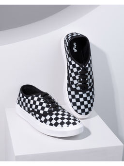Styli - Men Checkerboard Lace Up Sneakers Black & White
