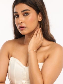 White Lies - Pearls Bead Flower Bracelet