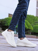 Off White color option, Currently selected