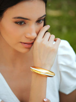VARNIKA ARORA - Circlet White Enamel Gold Bangle