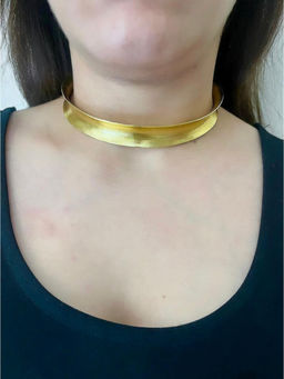 VARNIKA ARORA - Gold Funnel Choker