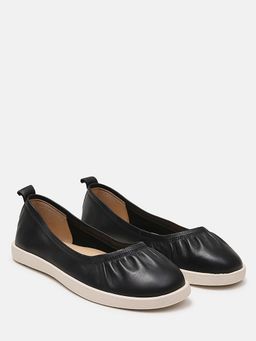 PAZZION - Women's Black Tammy Ruched Round-Toe Ballerina