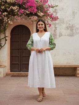 Qurvii - A-Line Cotton with Printed Sleeves White Dress