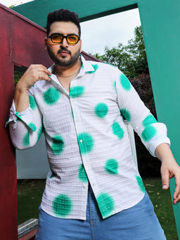 Campus Sutra - Mens Chalk White Emerald Green Spray Paint Shirt