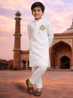 Vastramay - White Cotton Solid Kurta With Pyiama