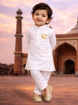 Vastramay - White Cotton Solid Kurta With Pyiama