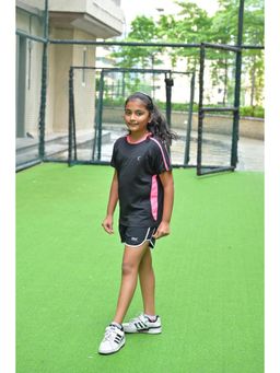 TRAINIKS - Girls Black Poly/Spandex Colo block T-shirt