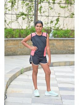 TRAINIKS - Girls Black Poly/Spandex Solid T-shirt