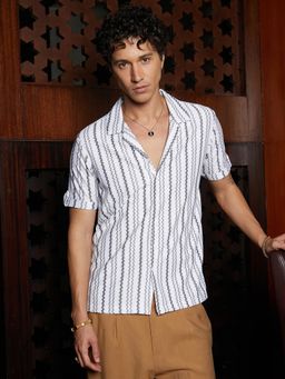 Campus Sutra - Men Daisy White and Charcoal Black Wavelength-Knit Shirt