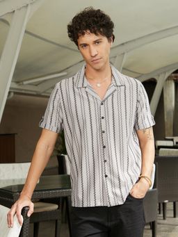 Campus Sutra - Men Off-White and Charcoal Black Wavelength-Knit Shirt