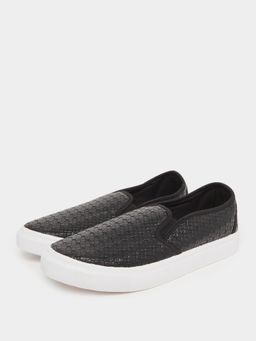Styli - Men Black Textured Everyday Slip-On Sneakers