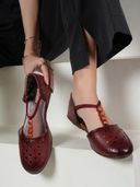 Maroon color option, Currently selected