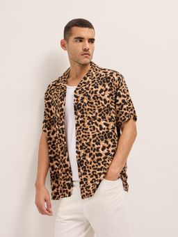 The Bear House - Men Brown Relaxed Fit Printed Short Sleeve Casual Shirt