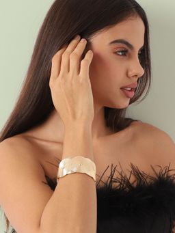 Sohi - Womens Circular Ribbed Bracelet - Gold