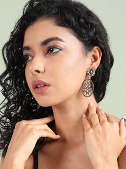 Sohi - Womens Intricate Daisy Oval Drop Earrings - Gold