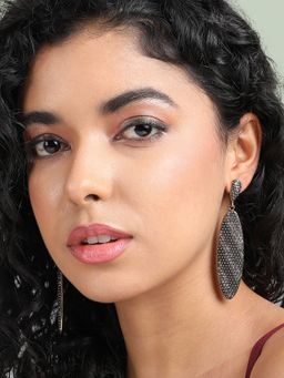 Sohi - Womens Contrast Intricate Oval Drop Earrings - Silver