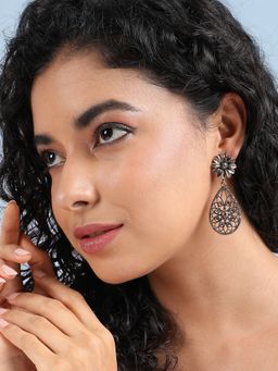 Sohi - Womens Intricate Daisy Teardrop Drop Earrings - Gold