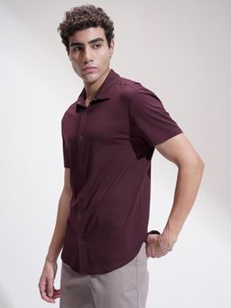 HIGHLANDER - Men Maroon Solid Casual Shirt