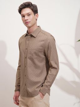 HIGHLANDER - Men Tan Textured Casual Shirt