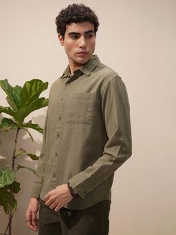 HIGHLANDER - Men Olive Solid Casual Shirt