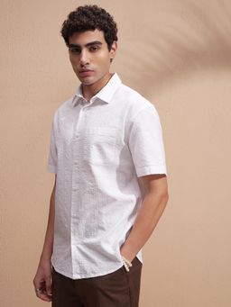 HIGHLANDER - Men White Solid Casual Shirt
