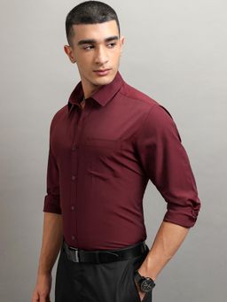 HIGHLANDER - Men Burgundy Solid Casual Shirt