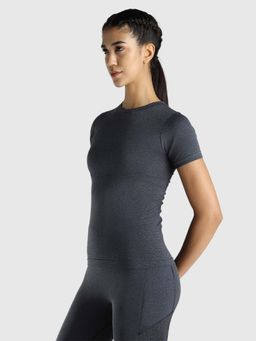 Musclemind - Women Grey Seamless Slim Fit T-shirt