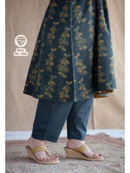 The Indian Ethnic Co. - Green Solid Slub Cotton Straight Pant