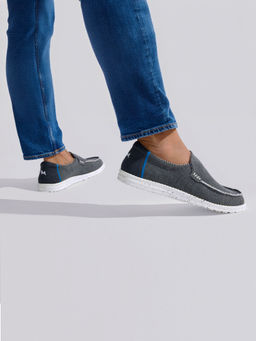 Neeman's - Canvas Wanderers Slip On Black Shoes