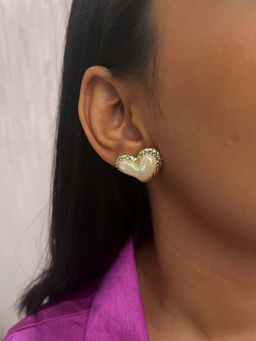 ISHKAARA - Off White Crystals Heart Shaped Studs Earrings