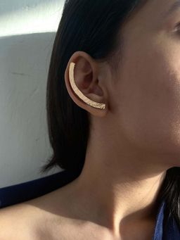 ISHKAARA - Gold-Plated Contemporary Climber Ear Cuff Earrings