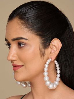 ISHKAARA - White Gold-Plated Circular Oversized Pearl Hoop Earrings