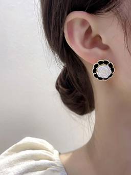 ISHKAARA - Black & White Gold Plated Studs Earrings