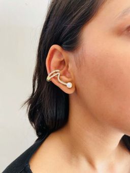 ISHKAARA - White Contemporary Gold Plated Earcuff
