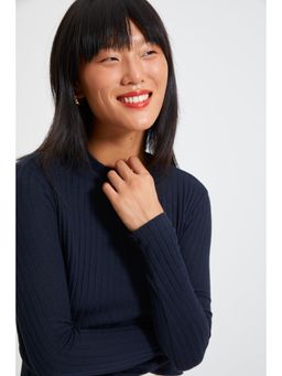 Trendyol - Navy Semi-fit Solid Round Neck Top