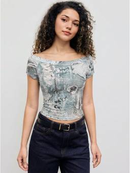 Cider - Lace Graphic Women’s Abstract Boat Neck Crop Top Blue