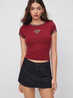 Cider - Leopard Heart Applique Women's Regular Fit Crew Neck T-Shirt Wine