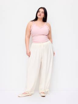 Cider - Chiffon Women's Mid-Rise Lace Trim Cropped Culottes White
