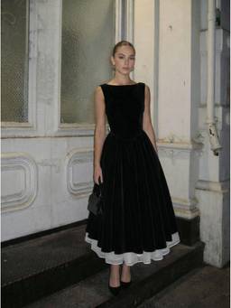 Cider - Velvet Sculptural Women's Bowknot Boat Neck A-Line Midi Dress Black