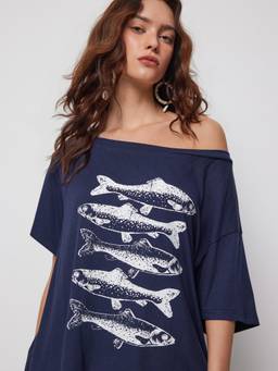 Cider - High Stretch Women's Fish Graphic Asymmetrical Oversized T-Shirt Navy Blue