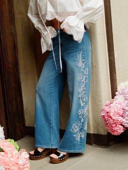 Cider - Floral Embroidered Women's Low-Rise Straight-Leg Jeans Navy Blue