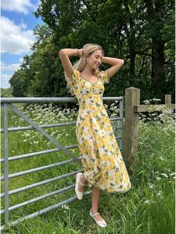 Cider - Lemon Graphic Women's Puff Sleeve Sweetheart Midi Dress Yellow