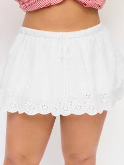 Cider - Textured Women's Mid-Rise Broderie Bubble Hem Mini Skort White